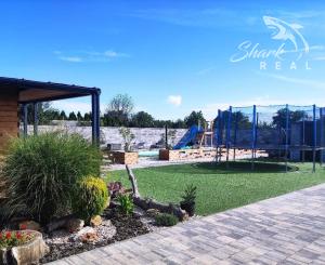 SHARK REAL ponúka výnimočná nehnuteľnosť s bazénom a pozemkom 2500m2