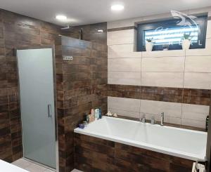 SHARK REAL ponúka výnimočná nehnuteľnosť s bazénom a pozemkom 2500m2