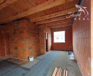 Na predaj 4 izbová novostavba v Malom Lapáši