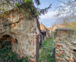 Znížená cena - Jedinečná príležitosť - Historický vinársky dom v samotnom srdci Pezinka