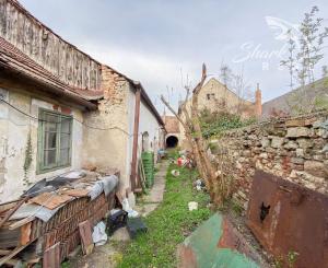 Znížená cena - Jedinečná príležitosť - Historický vinársky dom v samotnom srdci Pezinka