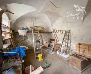 Znížená cena - Jedinečná príležitosť - Historický vinársky dom v samotnom srdci Pezinka