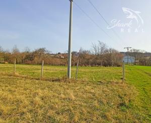 Rovinatý pozemok na predaj v blízkosti prírody