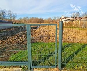 Rovinatý investičný pozemok neďaleko diaľnice