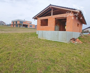 NOVÁ CENA! Rozostavaný bungalov v krásnom prostredí