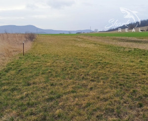 NOVÁ CENA! Rozostavaný bungalov v krásnom prostredí