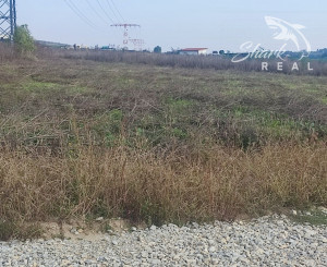 Shark real  ponúka  na predaj pozemok v Nitre,  Lukov dvor.  Plocha: pozemku 1645m2. 