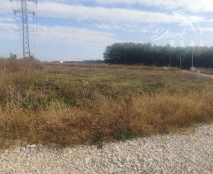 Shark real  ponúka  na predaj pozemok v Nitre,  Lukov dvor.  Plocha: pozemku 1645m2. 