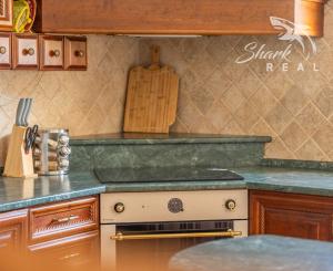 Jedinečná rodinná usadlosť s bazénom, posilňovňou, wellness a hosťovským domom