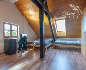 Jedinečná rodinná usadlosť s bazénom, posilňovňou, wellness a hosťovským domom