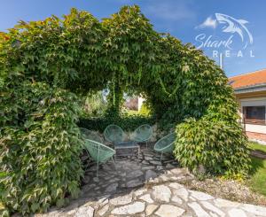 Jedinečná rodinná usadlosť s bazénom, posilňovňou, wellness a hosťovským domom