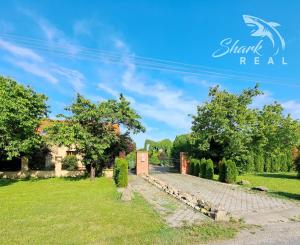 Jedinečná rodinná usadlosť s bazénom, posilňovňou, wellness a hosťovským domom