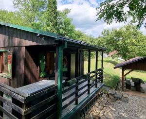 Chatka v lone prírody s pekným pozemkom