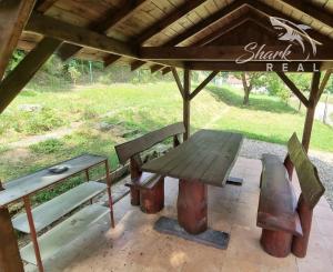 Chatka v lone prírody s pekným pozemkom