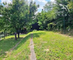 Chatka v lone prírody s pekným pozemkom