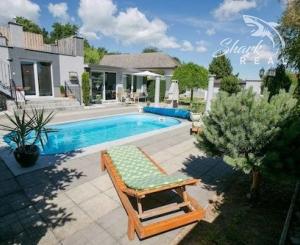 Jedinečná apartmánová nehnutelnosť s bazénom a záhradou