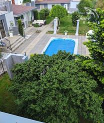 Jedinečná apartmánová nehnutelnosť s bazénom a záhradou