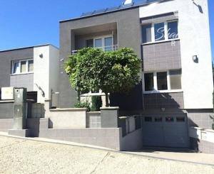 Jedinečná apartmánová nehnutelnosť s bazénom a záhradou