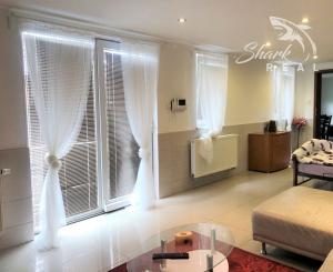 Jedinečná apartmánová nehnutelnosť s bazénom a záhradou