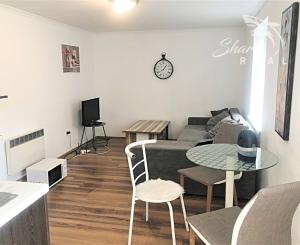 Jedinečná apartmánová nehnutelnosť s bazénom a záhradou