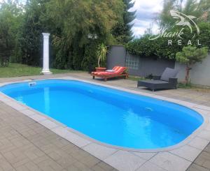 Jedinečná apartmánová nehnutelnosť s bazénom a záhradou