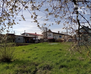 Pekný rovinatý pozemok v Poľnom Kesove