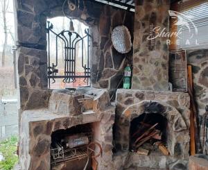 Chatka pri termálnom kúpalisku Santovka.