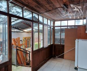 Chatka pri termálnom kúpalisku Santovka.