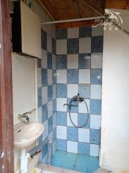 Chatka pri termálnom kúpalisku Santovka.