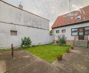 Dvojpodlažný dom v tichej lokalite Piešťan