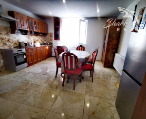 Znížená cena. Zrekonštruovaný rodinný dom vo Veľkých Kostoľanoch