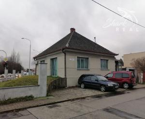 Rodinný dom vhodný na podnikateľské účely.