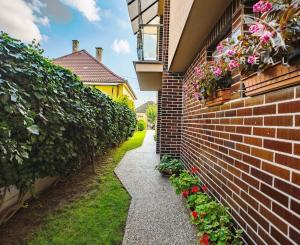 Peknučký zrekonštruovaný dom s veľkou úžitkovou záhradou