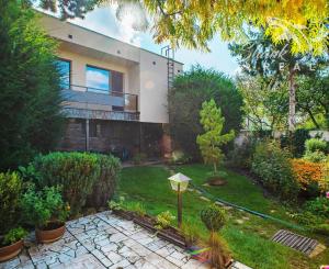 Peknučký zrekonštruovaný dom s veľkou úžitkovou záhradou