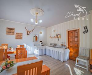 VÝRAZNÁ ZĽAVA! Očarujúci penzión s reštauráciou, bazénom, welness a ihriskom