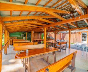 VÝRAZNÁ ZĽAVA! Očarujúci penzión s reštauráciou, bazénom, welness a ihriskom