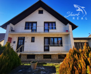 Priestranný 3-podlažný rodinný dom, pozemok 3544 m2