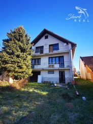 Priestranný 3-podlažný rodinný dom, pozemok 3544 m2