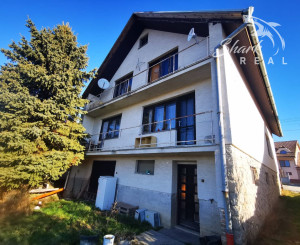 Priestranný 3-podlažný rodinný dom, pozemok 3544 m2