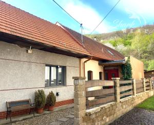 NOVÁ CENA! Výnimočný rodinný dom v krásnej prírode Štiavnických vrchov