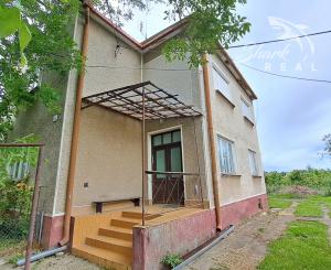 PREDANÉ. Rodinný dom s 5 izbami a veľkým pozemkom na PREDAJ!