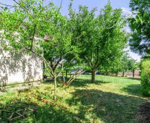 ZNÍŽENÁ CENA - EXKLUZÍVNE: Záhrada s murovanou chatkou – Špačince, Dolný mlyn – len 5 minút od Trnavy!