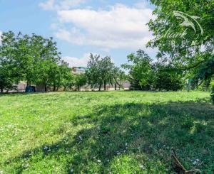 ZNÍŽENÁ CENA - EXKLUZÍVNE: Záhrada s murovanou chatkou – Špačince, Dolný mlyn – len 5 minút od Trnavy!