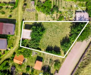 ZNÍŽENÁ CENA - EXKLUZÍVNE: Záhrada s murovanou chatkou – Špačince, Dolný mlyn – len 5 minút od Trnavy!