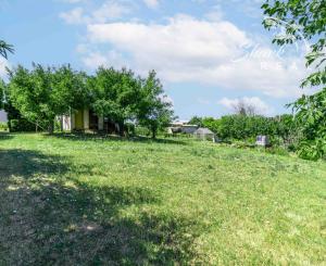 ZNÍŽENÁ CENA - EXKLUZÍVNE: Na predaj záhrada s chatkou – na skok od Trnavy!