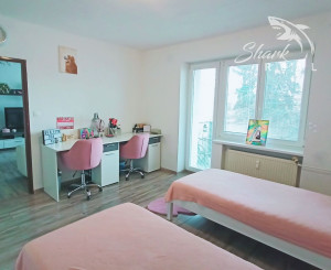 Znížená cena! Priestranný 3 izbový byt so záhradou