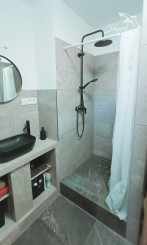 Znížená cena! Priestranný 3 izbový byt so záhradou