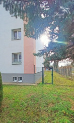 Znížená cena! Priestranný 3 izbový byt so záhradou