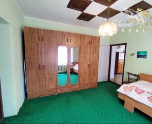 Priestranný a udržiavaný rodinný dom na predaj