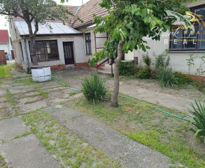 Starší dom s veľkým pozemkom na predaj
